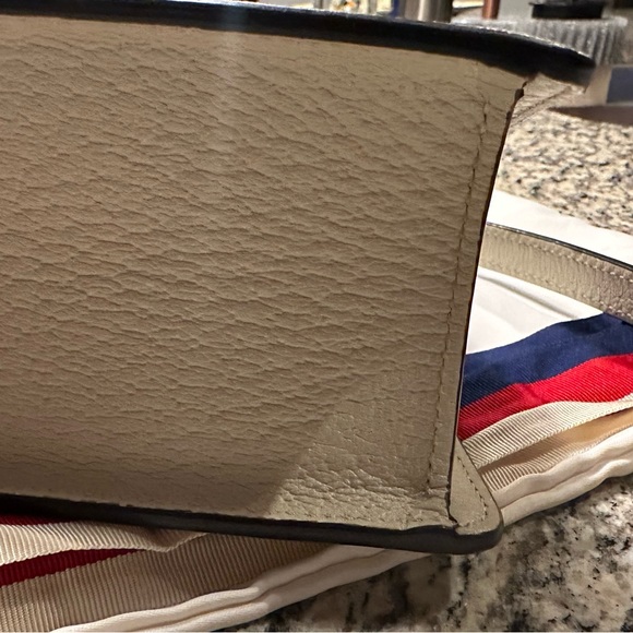 Gucci Small Sylvie Bee Star Mini Bag - Picture 7 of 11